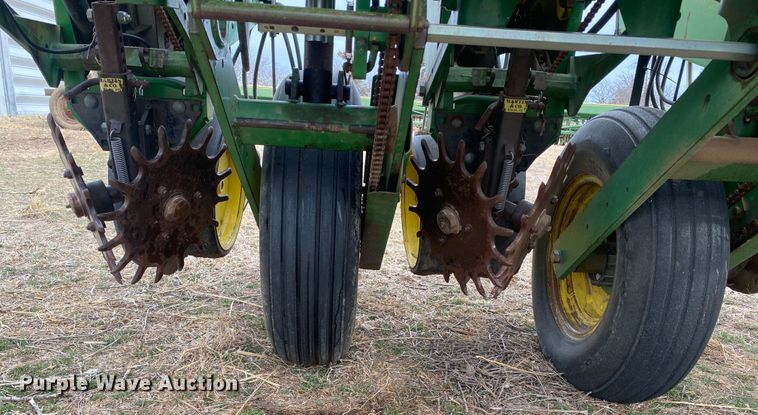 image for item DM8346 John Deere 7200 MaxEmerge 2  planter