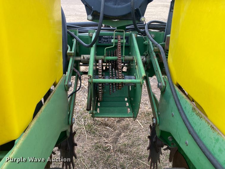 image for item DM8346 John Deere 7200 MaxEmerge 2  planter