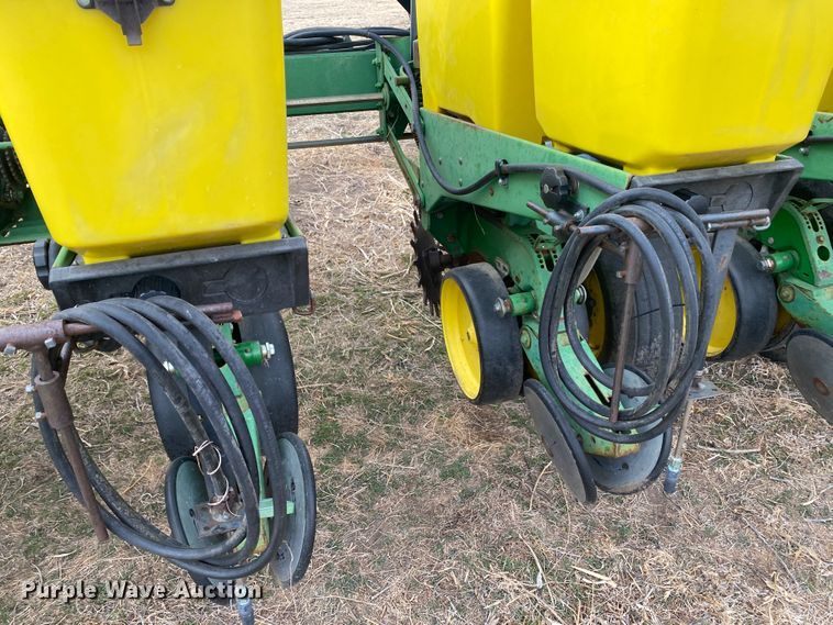 image for item DM8346 John Deere 7200 MaxEmerge 2  planter