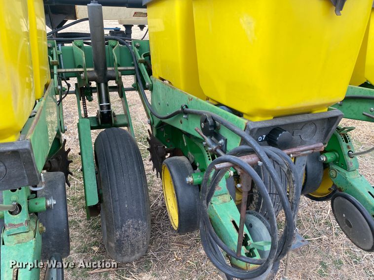 image for item DM8346 John Deere 7200 MaxEmerge 2  planter