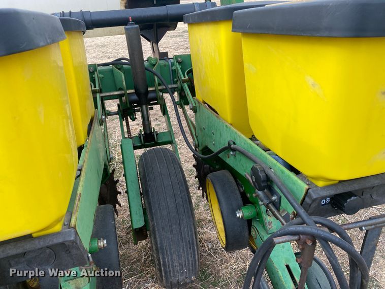 image for item DM8346 John Deere 7200 MaxEmerge 2  planter