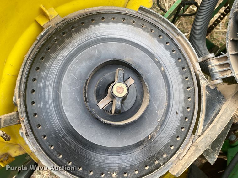 image for item DM8346 John Deere 7200 MaxEmerge 2  planter