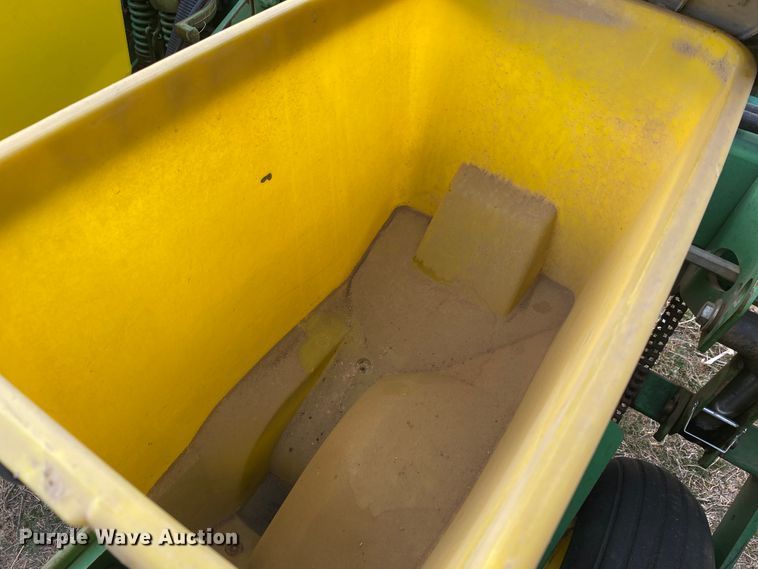 image for item DM8346 John Deere 7200 MaxEmerge 2  planter