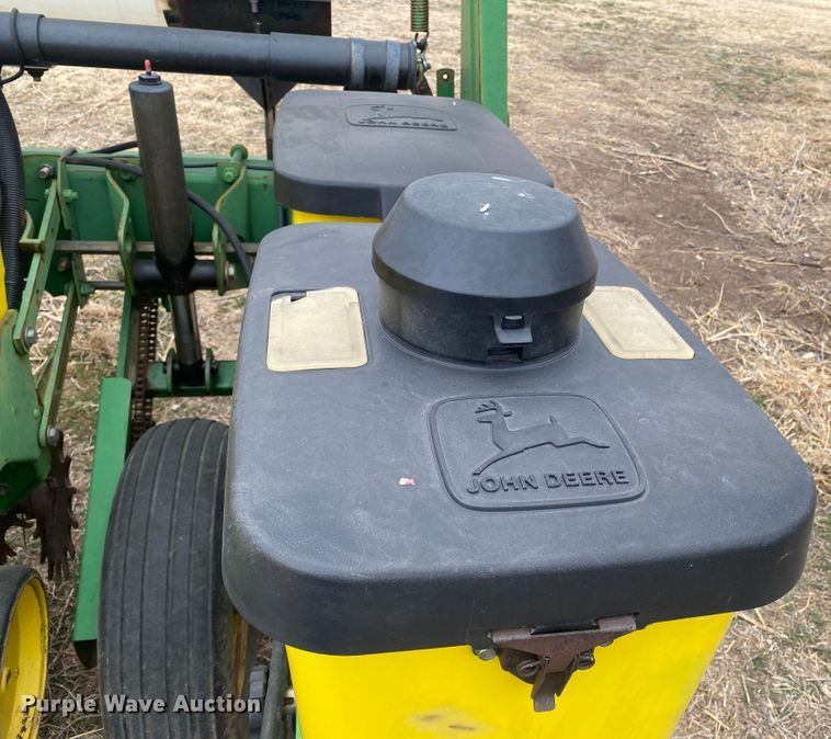 image for item DM8346 John Deere 7200 MaxEmerge 2  planter