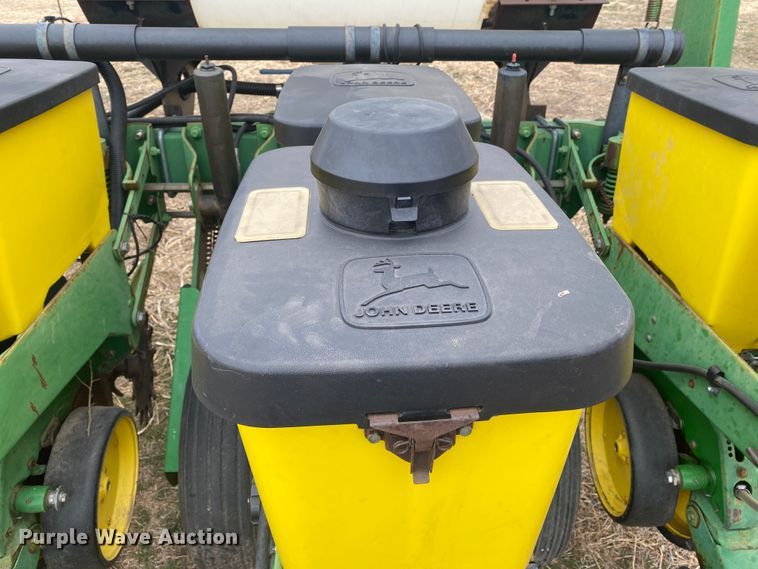 image for item DM8346 John Deere 7200 MaxEmerge 2  planter