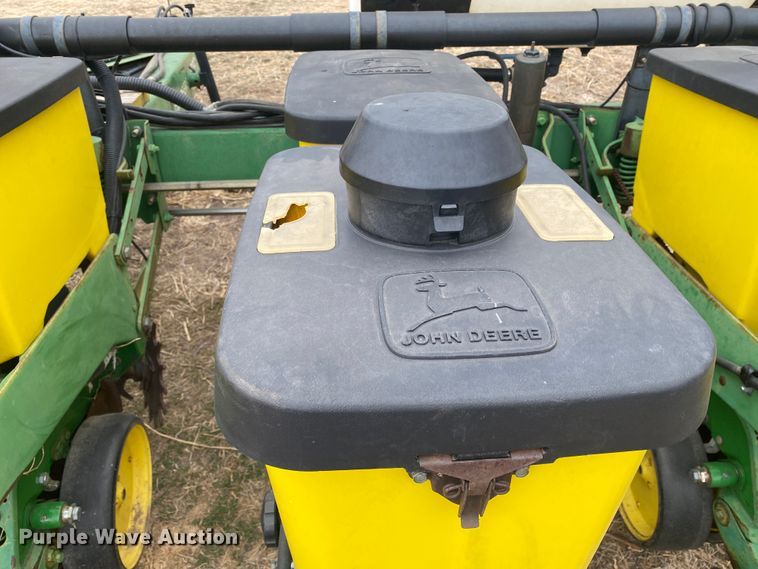 image for item DM8346 John Deere 7200 MaxEmerge 2  planter
