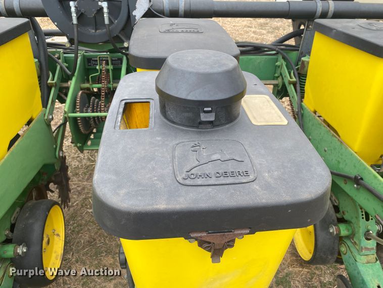 image for item DM8346 John Deere 7200 MaxEmerge 2  planter