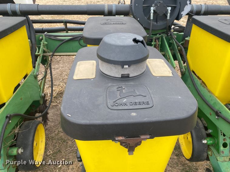 image for item DM8346 John Deere 7200 MaxEmerge 2  planter