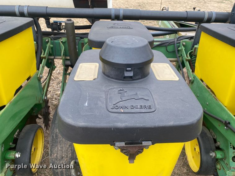 image for item DM8346 John Deere 7200 MaxEmerge 2  planter