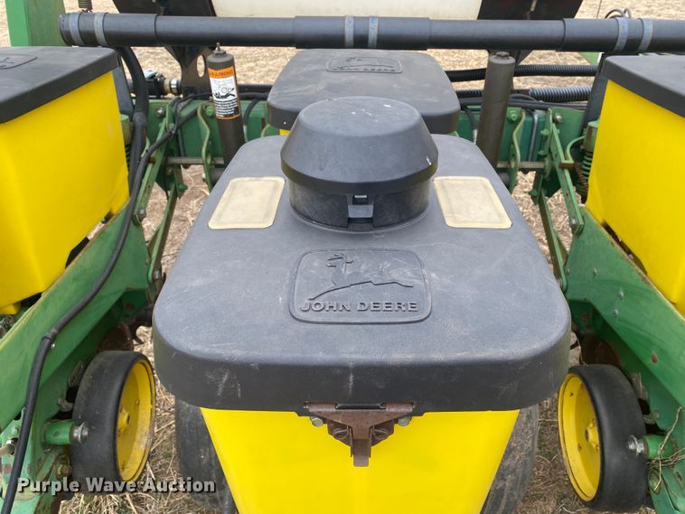 image for item DM8346 John Deere 7200 MaxEmerge 2  planter