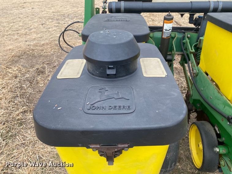 image for item DM8346 John Deere 7200 MaxEmerge 2  planter