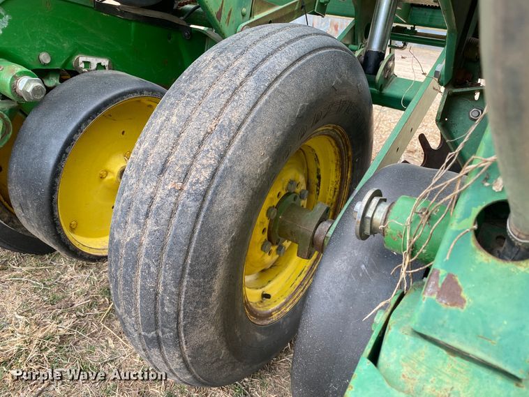 image for item DM8346 John Deere 7200 MaxEmerge 2  planter