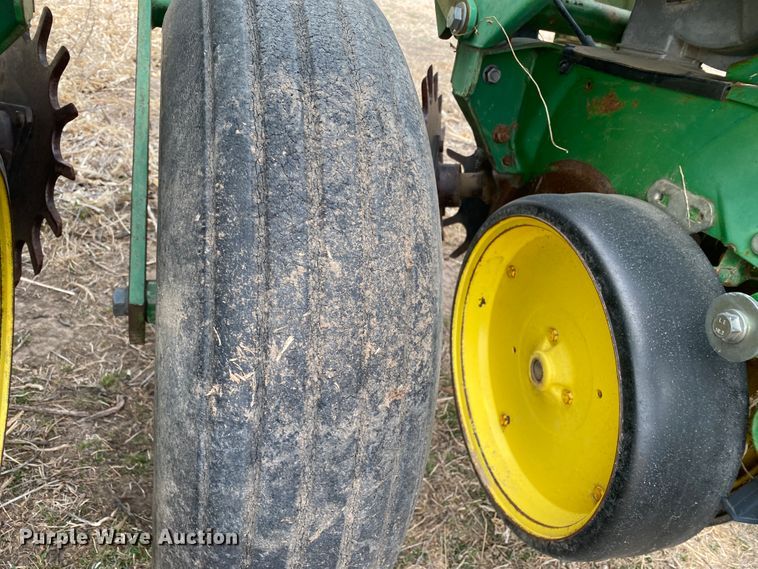 image for item DM8346 John Deere 7200 MaxEmerge 2  planter