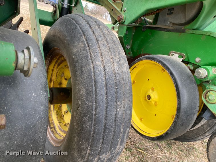 image for item DM8346 John Deere 7200 MaxEmerge 2  planter