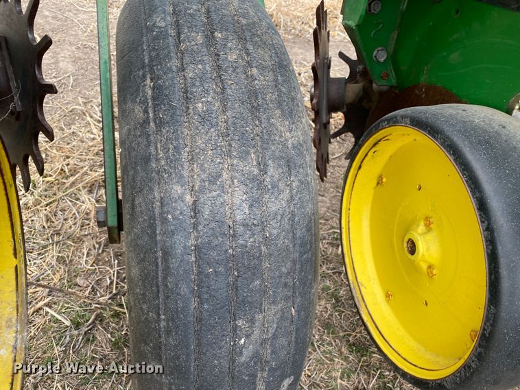 image for item DM8346 John Deere 7200 MaxEmerge 2  planter