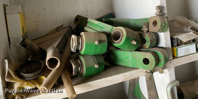 image for item DM8346 John Deere 7200 MaxEmerge 2  planter