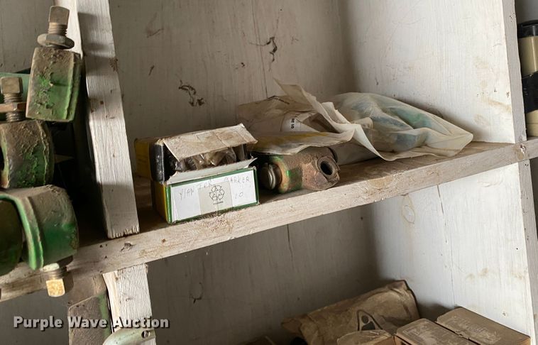 image for item DM8346 John Deere 7200 MaxEmerge 2  planter