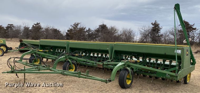 image for item DM8352 John Deere 930H 1012F  grain drill