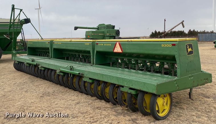 image for item DM8352 John Deere 930H 1012F  grain drill