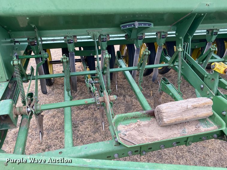 image for item DM8352 John Deere 930H 1012F  grain drill