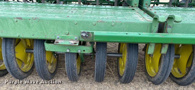 image for item DM8352 John Deere 930H 1012F  grain drill