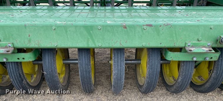 image for item DM8352 John Deere 930H 1012F  grain drill