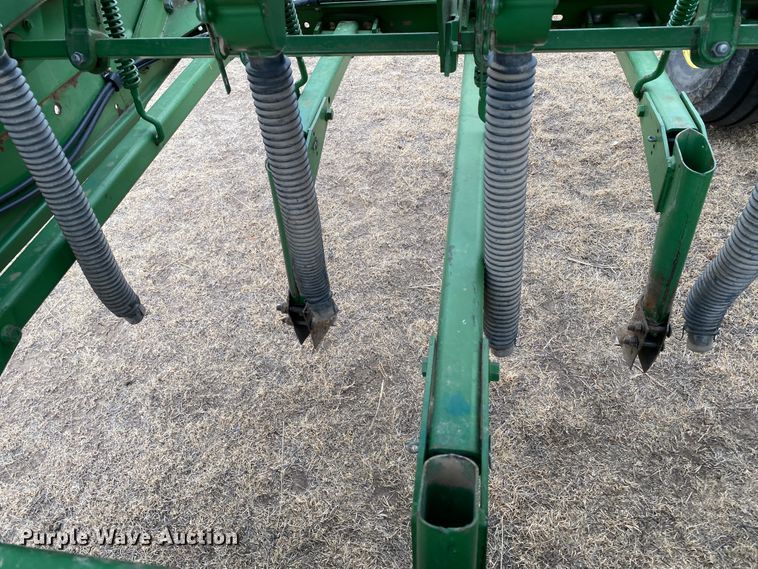 image for item DM8352 John Deere 930H 1012F  grain drill