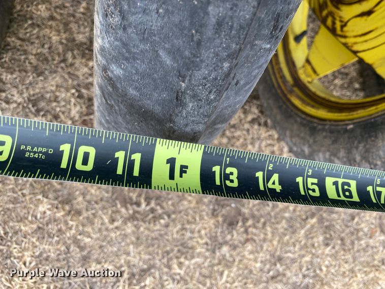 image for item DM8352 John Deere 930H 1012F  grain drill