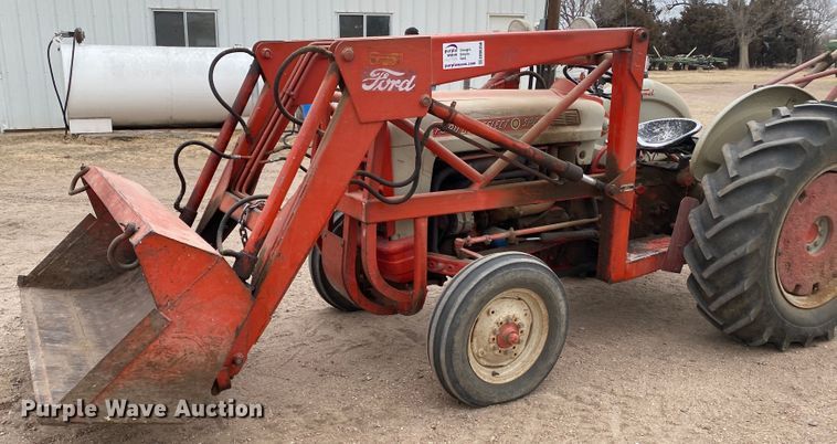 image for item DM8356 Ford 801 Series  tractor