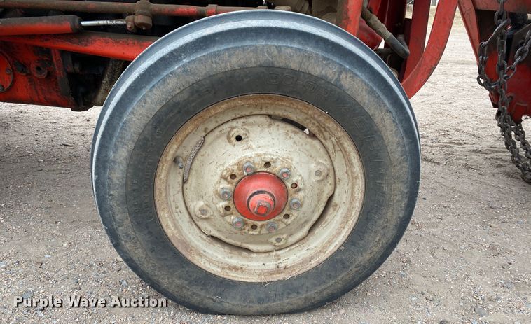 image for item DM8356 Ford 801 Series  tractor