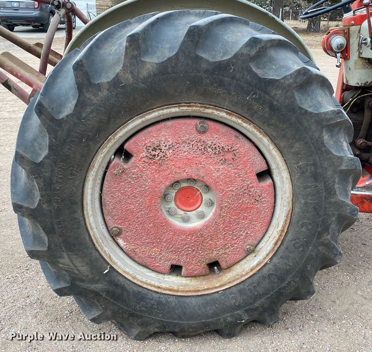 image for item DM8356 Ford 801 Series  tractor