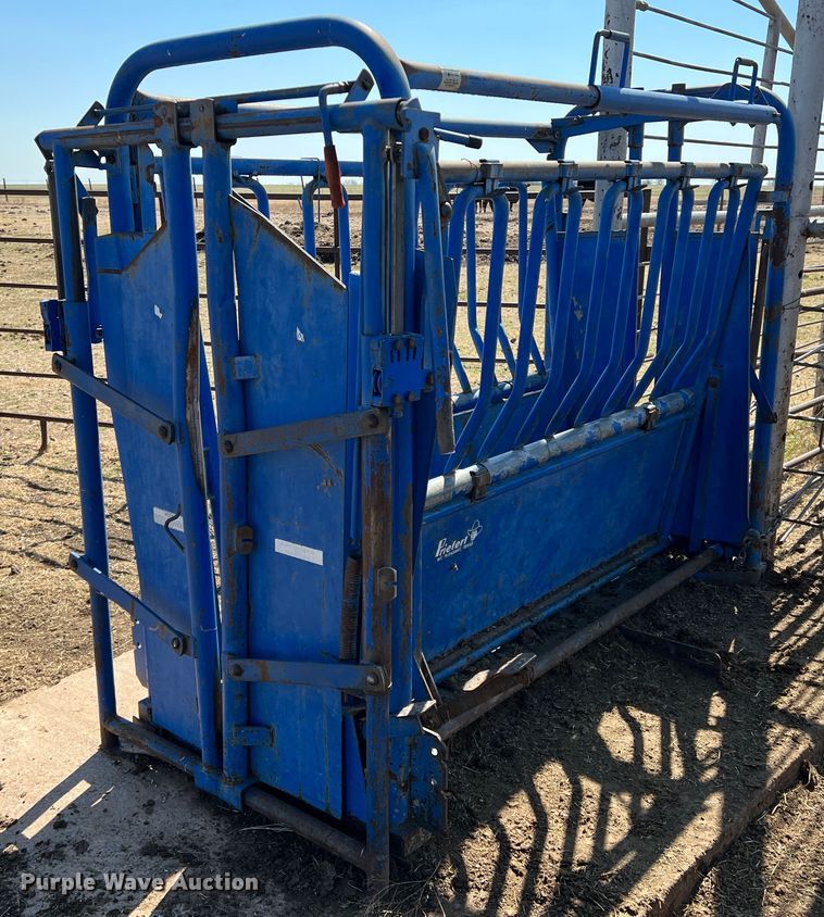 Priefert 93 squeeze chute in Chattanooga, OK Item DM8372 sold