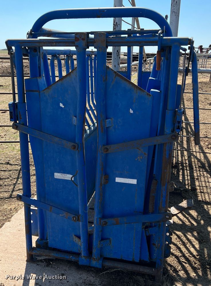 image for item DM8372 Priefert 93  squeeze chute