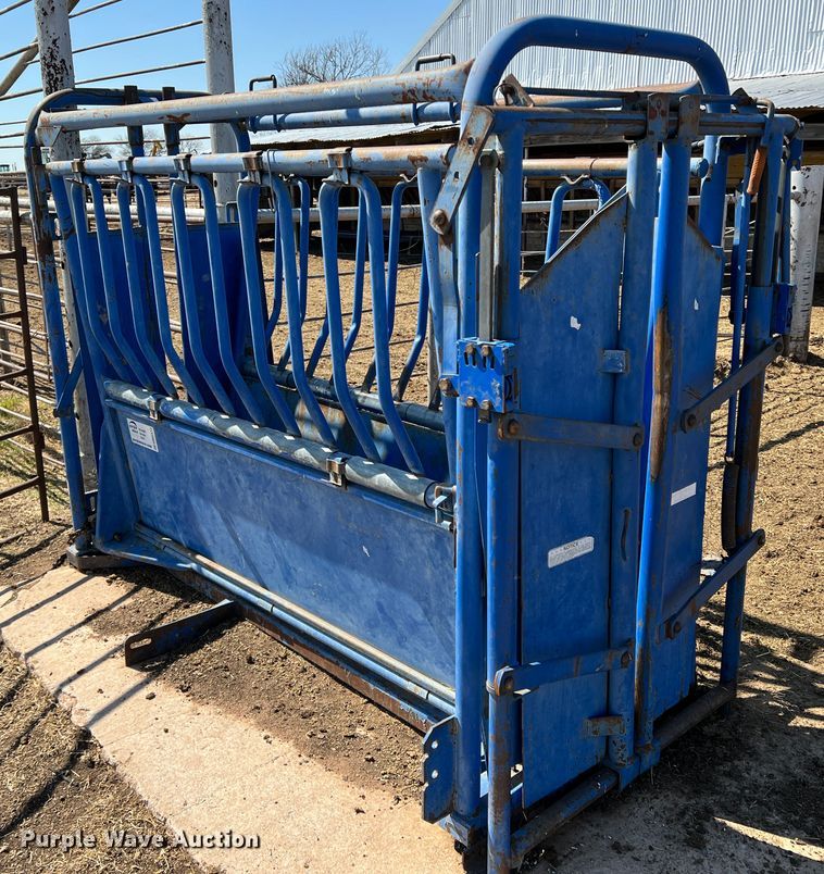 image for item DM8372 Priefert 93  squeeze chute