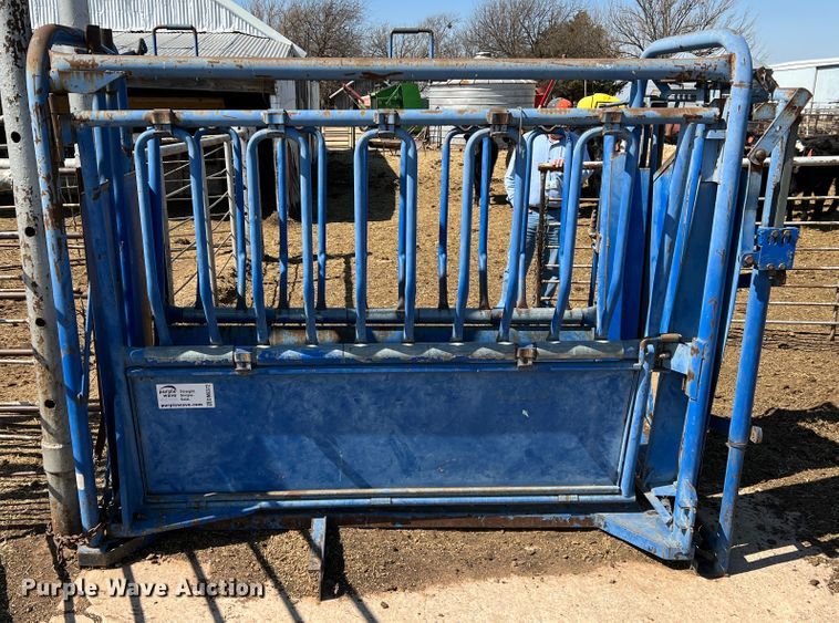 image for item DM8372 Priefert 93  squeeze chute