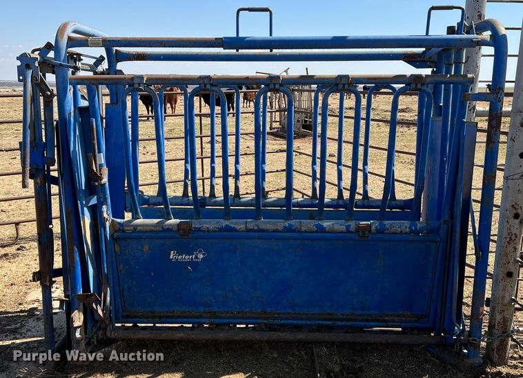 image for item DM8372 Priefert 93  squeeze chute