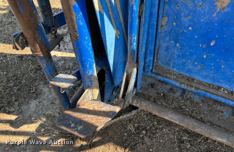 image for item DM8372 Priefert 93  squeeze chute