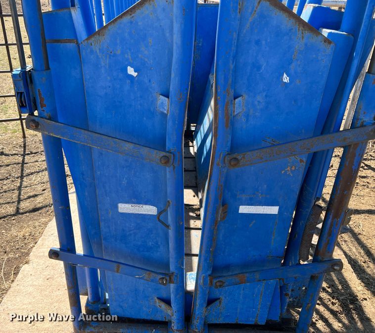 image for item DM8372 Priefert 93  squeeze chute