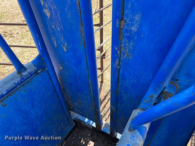 image for item DM8372 Priefert 93  squeeze chute