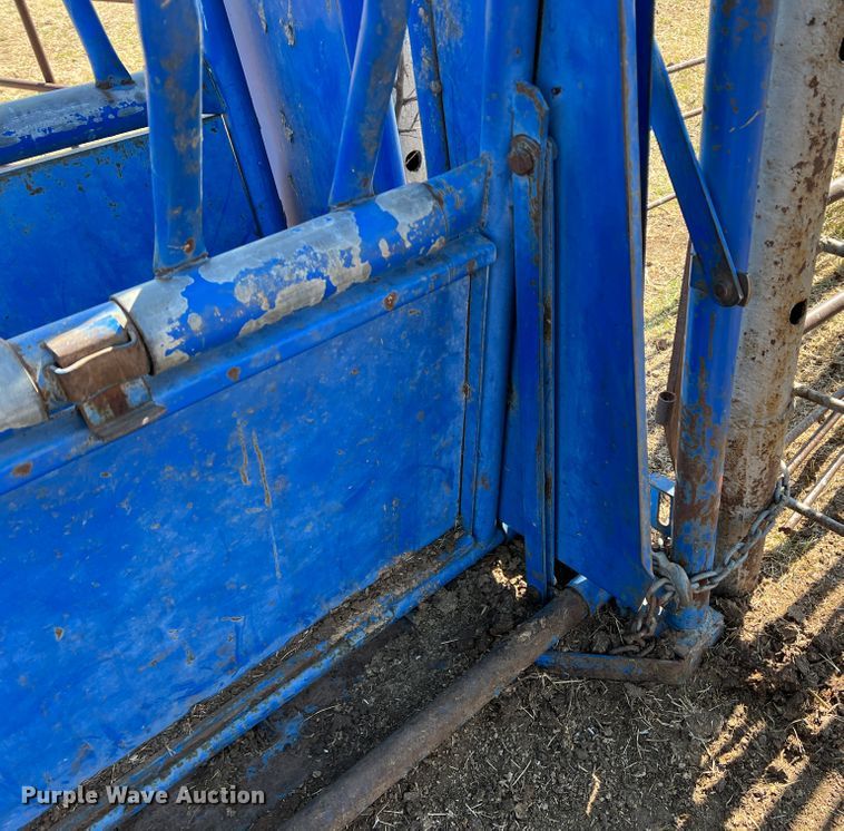 image for item DM8372 Priefert 93  squeeze chute
