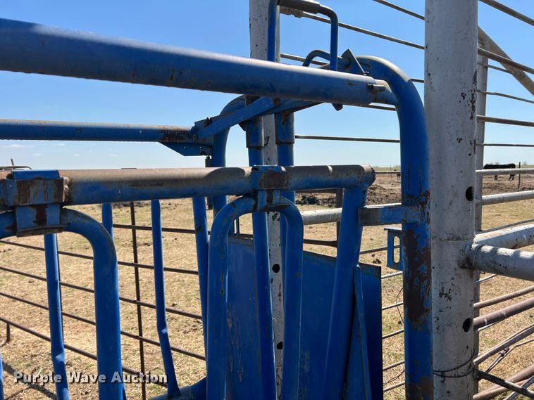 image for item DM8372 Priefert 93  squeeze chute