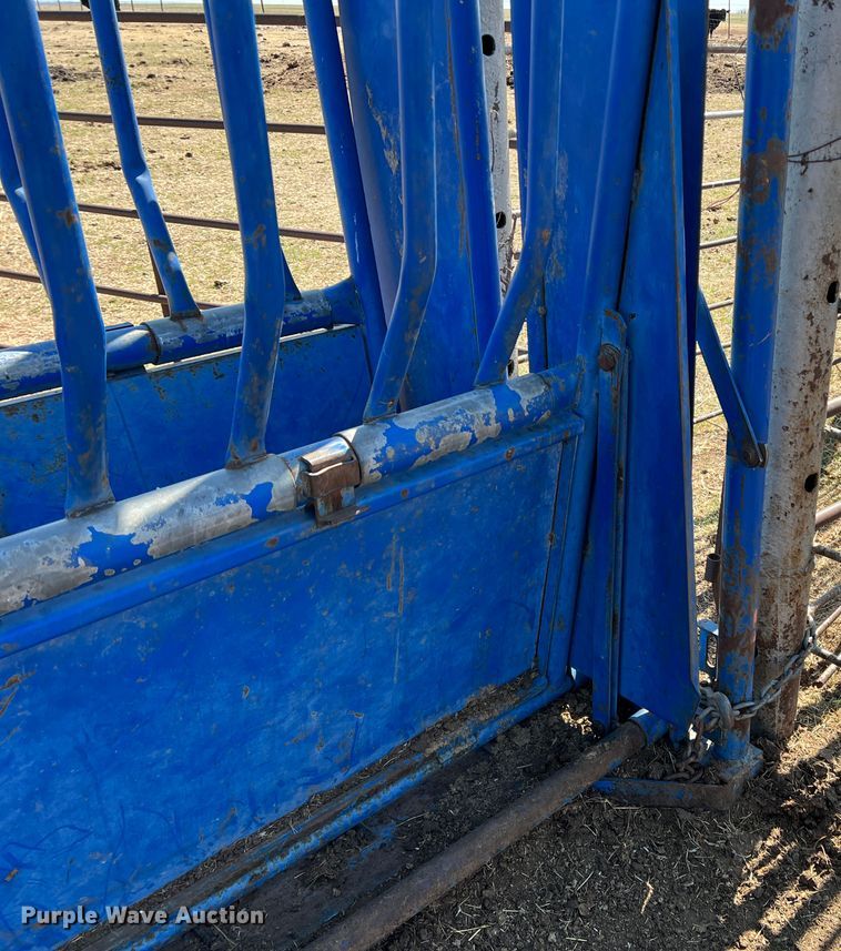 image for item DM8372 Priefert 93  squeeze chute