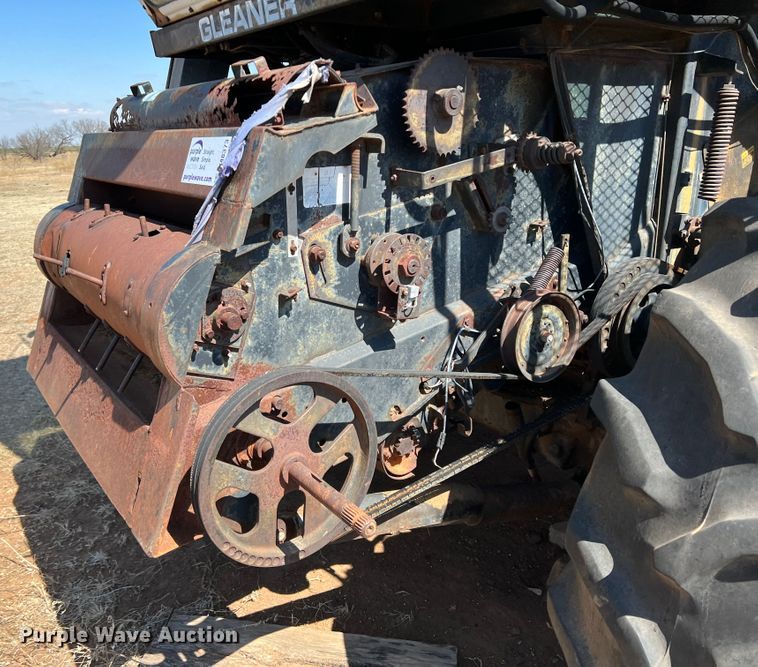 image for item DM8373 Gleaner M2  combine