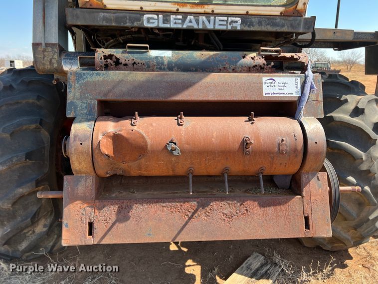 image for item DM8373 Gleaner M2  combine