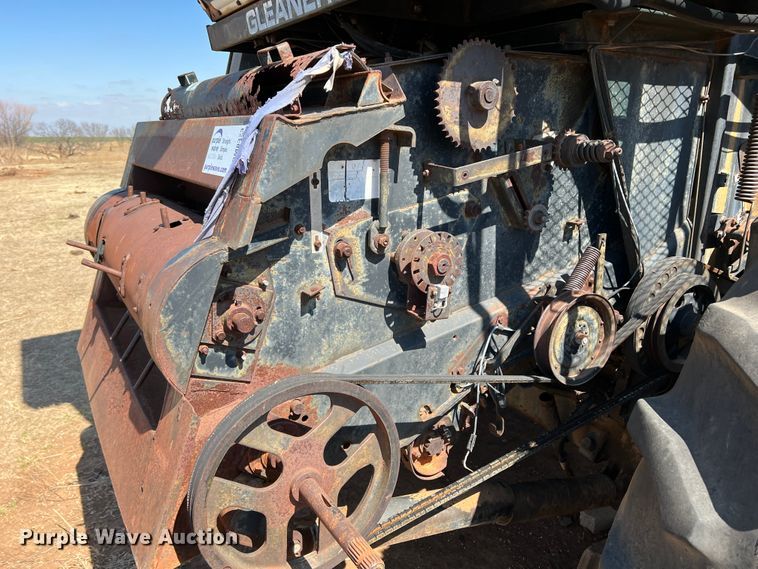 image for item DM8373 Gleaner M2  combine