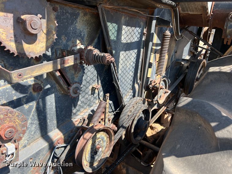 image for item DM8373 Gleaner M2  combine