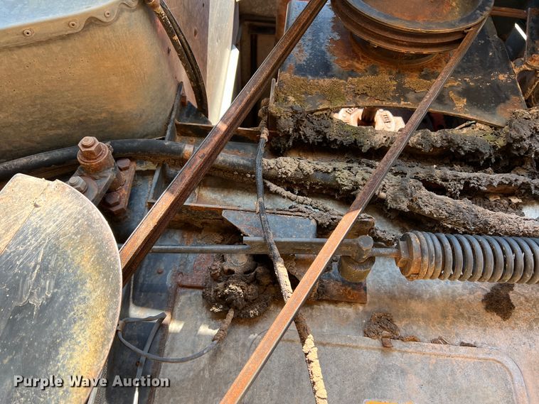 image for item DM8373 Gleaner M2  combine