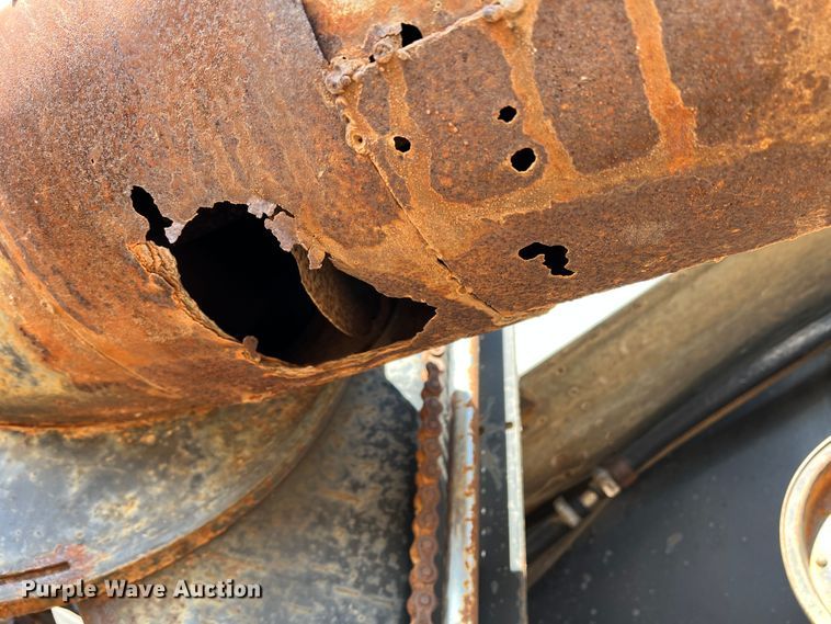 image for item DM8373 Gleaner M2  combine