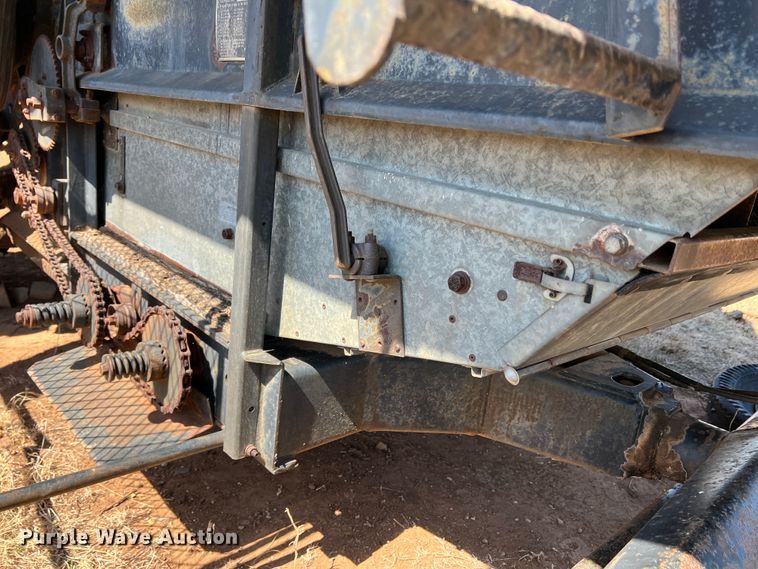 image for item DM8373 Gleaner M2  combine