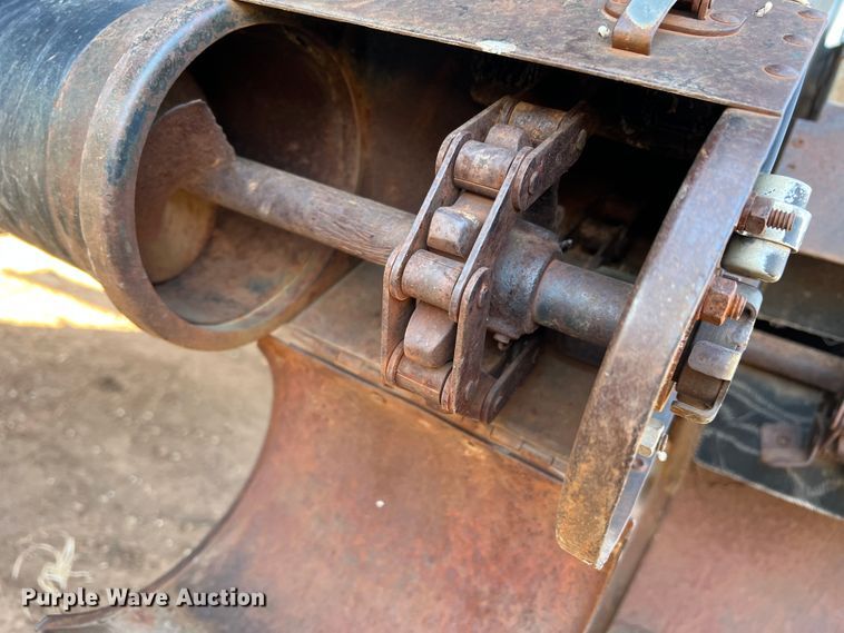 image for item DM8373 Gleaner M2  combine